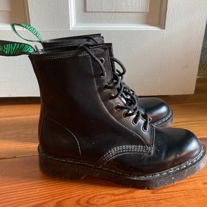 Solovair black derby boots men’s 7/women’s 9